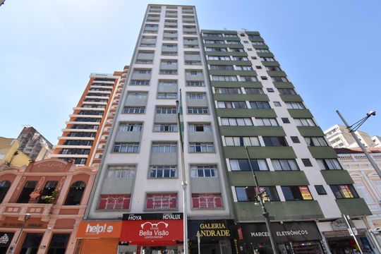 Fachada  de apartamento à venda com 3 quartos, 219m² em Centro, Curitiba