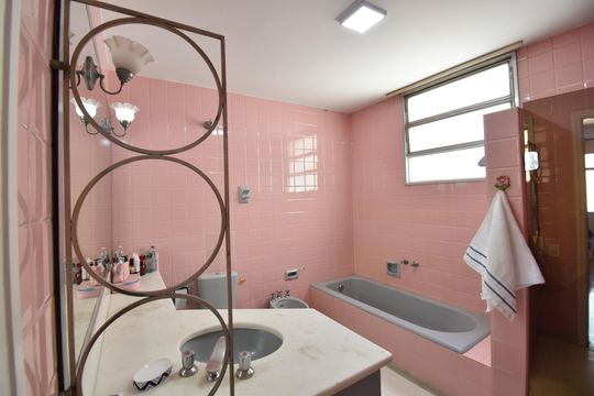 Banheiro da Suíte de apartamento à venda com 3 quartos, 219m² em Centro, Curitiba