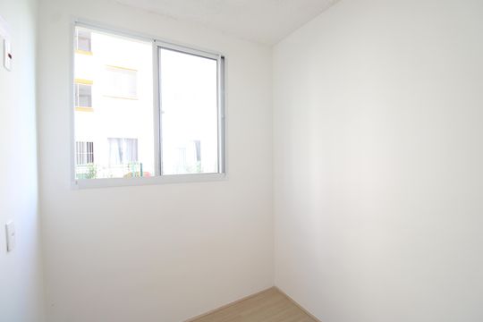 Quarto 1 de apartamento para alugar com 2 quartos, 57m² em Taquara, Rio de Janeiro