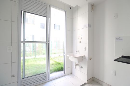 Área de serviço de apartamento para alugar com 2 quartos, 57m² em Taquara, Rio de Janeiro