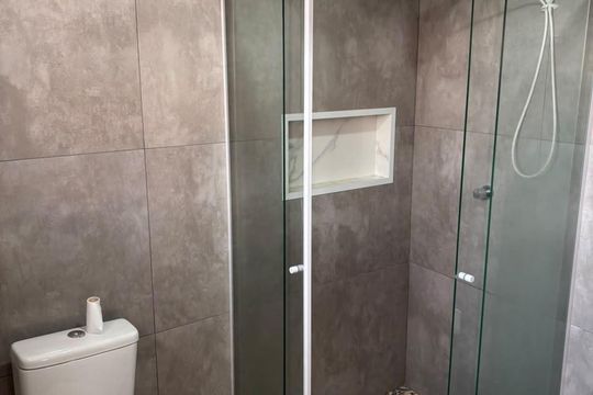 Banheiro de kitnet/studio para alugar com 1 quarto, 32m² em Boa Saúde, Novo Hamburgo