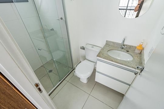 Banheiro de kitnet/studio para alugar com 1 quarto, 27m² em Ipiranga, São Paulo
