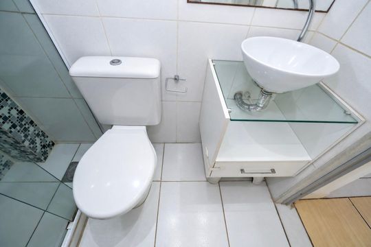 Banheiro social de apartamento à venda com 2 quartos, 39m² em Ramos, Rio de Janeiro