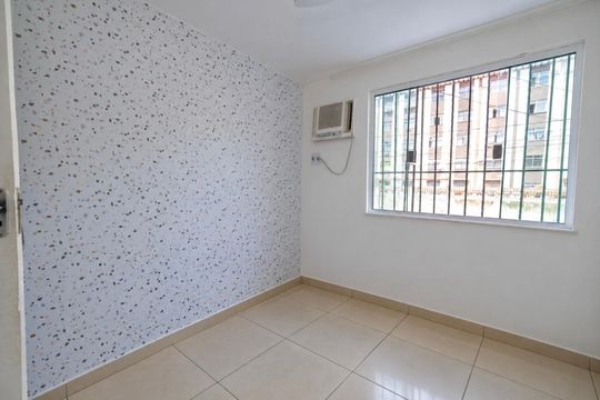 Quarto 2 de apartamento à venda com 2 quartos, 39m² em Ramos, Rio de Janeiro
