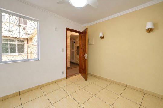 Sala de apartamento à venda com 2 quartos, 39m² em Ramos, Rio de Janeiro
