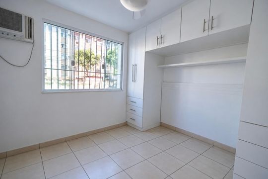 Quarto 2 de apartamento à venda com 2 quartos, 39m² em Ramos, Rio de Janeiro