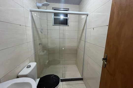 Banheiro de apartamento para alugar com 1 quarto, 45m² em Taquara, Rio de Janeiro