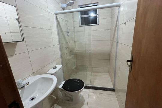 Banheiro de apartamento para alugar com 1 quarto, 45m² em Taquara, Rio de Janeiro