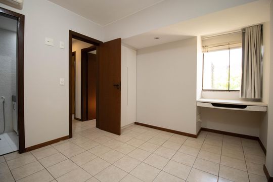 Suíte de apartamento para alugar com 3 quartos, 110m² em Plano Piloto, Brasília