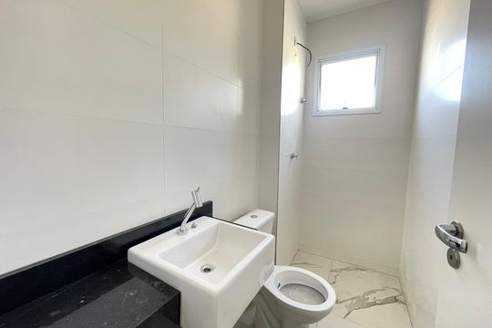 Banheiro social de apartamento à venda com 3 quartos, 64m² em União, Belo Horizonte