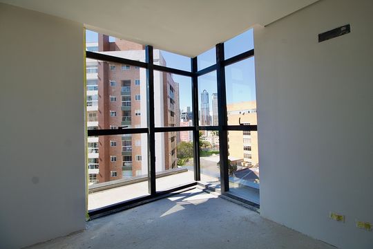 Sala de apartamento à venda com 2 quartos, 91m² em São Francisco, Curitiba