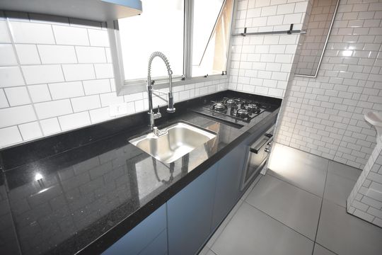 Cozinha de apartamento à venda com 2 quartos, 68m² em Jardim Pacaembu, Jundiaí