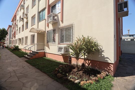 Fachada do bloco de apartamento para alugar com 1 quarto, 34m² em Centro, Canoas