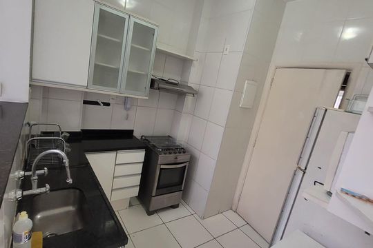 Cozinha de apartamento para alugar com 2 quartos, 80m² em Copacabana, Rio de Janeiro