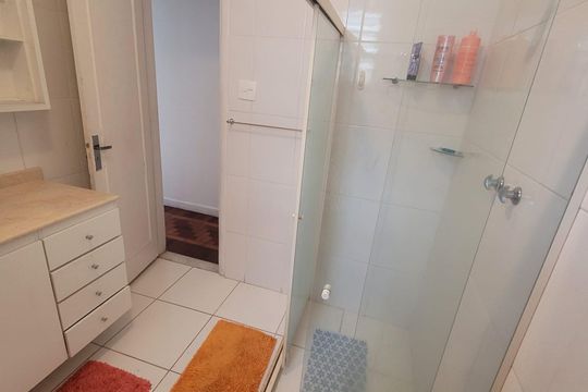 Banheiro de apartamento para alugar com 2 quartos, 80m² em Copacabana, Rio de Janeiro