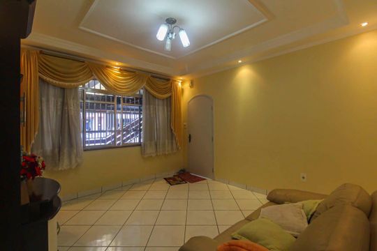 Sala de casa à venda com 6 quartos, 250m² em São Rafael, São Paulo
