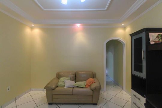 Sala de casa à venda com 6 quartos, 250m² em São Rafael, São Paulo
