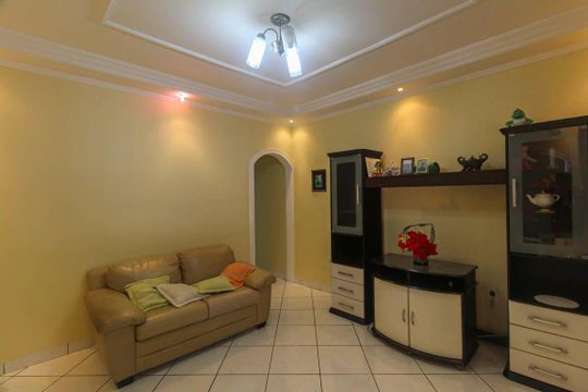 Sala de casa à venda com 6 quartos, 250m² em São Rafael, São Paulo