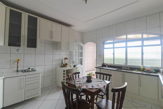 Casa à venda com 6 quartos, 250m² em São Rafael, São Paulo