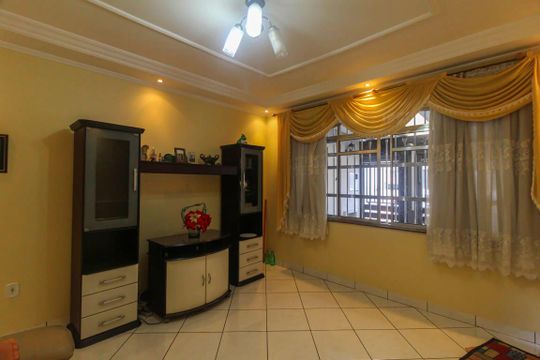 Casa à venda com 6 quartos, 250m² em São Rafael, São Paulo