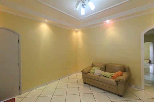 Sala de casa à venda com 6 quartos, 250m² em São Rafael, São Paulo