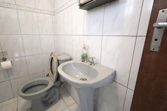Banheiro Garagem de casa à venda com 3 quartos, 288m² em Jardim Araguaia, Mauá