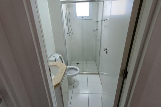 Banheiro de apartamento para alugar com 2 quartos, 48m² em Jardim Ipaussurama, Campinas