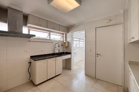Cozinha de apartamento à venda com 2 quartos, 122m² em Vila Olímpia, São Paulo