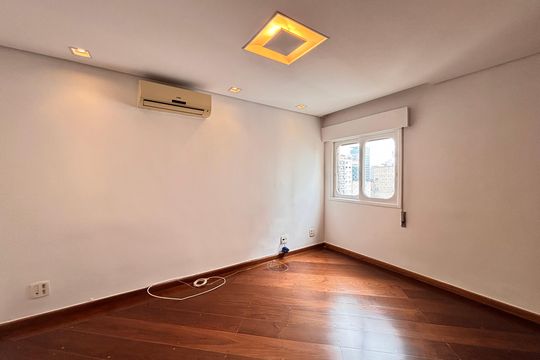 Sala de TV de apartamento à venda com 2 quartos, 122m² em Vila Olímpia, São Paulo