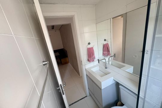Banheiro 1 de apartamento para alugar com 2 quartos, 53m² em Parque São Lourenço, São Paulo