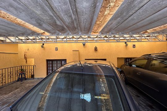 Garagem de casa à venda com 5 quartos, 181m² em Jardim Prudência, São Paulo