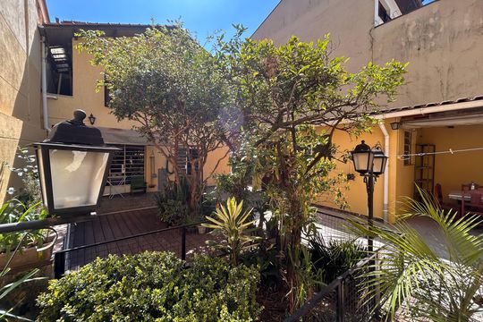 Quintal e jardim de casa à venda com 5 quartos, 181m² em Jardim Prudência, São Paulo