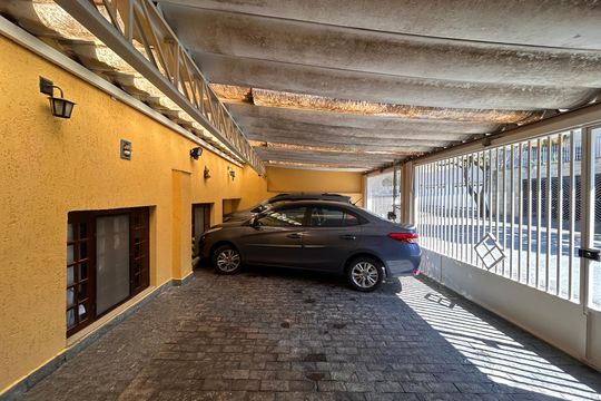 Garagem de casa à venda com 5 quartos, 181m² em Jardim Prudência, São Paulo