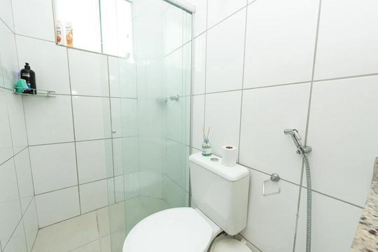 Banheiro de apartamento para alugar com 2 quartos, 65m² em Novo Riacho, Contagem