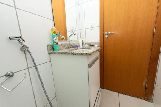 Banheiro de apartamento para alugar com 2 quartos, 65m² em Novo Riacho, Contagem