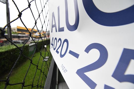 Código de apartamento para alugar com 3 quartos, 59m² em Sítio Cercado, Curitiba