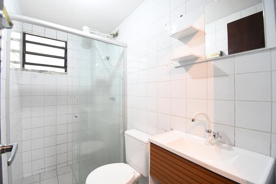 Banheiro de apartamento para alugar com 3 quartos, 59m² em Sítio Cercado, Curitiba