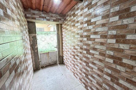Entrada dos fundos de apartamento para alugar com 2 quartos, 52m² em Ricardo de Albuquerque, Rio de Janeiro