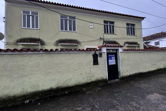 Fachada + placa de apartamento para alugar com 2 quartos, 52m² em Ricardo de Albuquerque, Rio de Janeiro