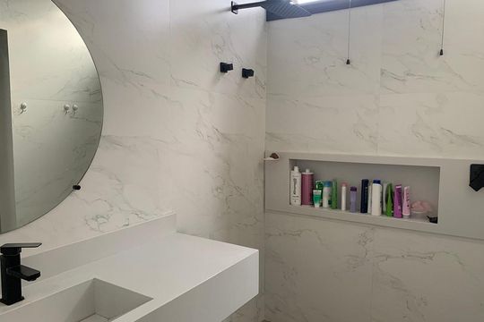 Banheiro 1 de casa para alugar com 3 quartos, 300m² em Cezar de Souza, Mogi das Cruzes