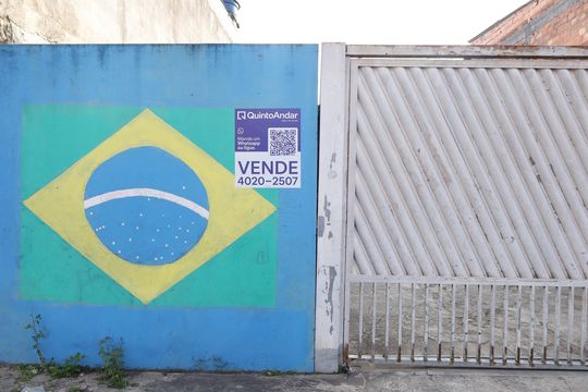 Placa GRANDE instalada na fachada do imóvel, dia 29.09.2026 - Código da placa: KYET-229 de casa à venda com 2 quartos, 80m² em Itaquera, São Paulo