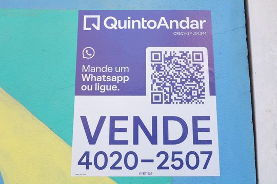 Placa GRANDE instalada na fachada do imóvel, dia 29.09.2026 - Código da placa: KYET-229 de casa à venda com 2 quartos, 80m² em Itaquera, São Paulo