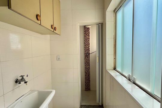 Área de Serviço de apartamento para alugar com 2 quartos, 75m² em Cambuí, Campinas