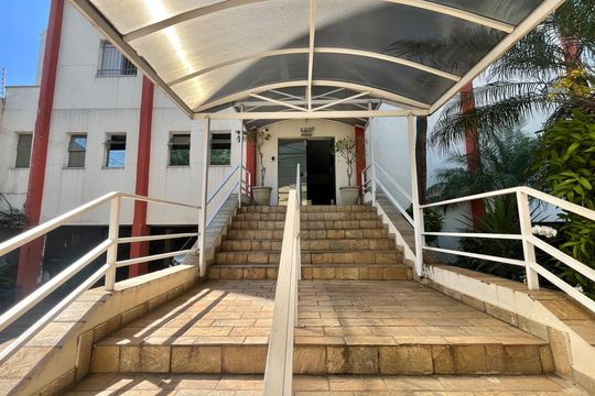 Fachada do Prédio de apartamento para alugar com 2 quartos, 75m² em Cambuí, Campinas