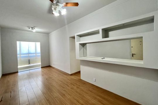Sala de apartamento para alugar com 2 quartos, 75m² em Cambuí, Campinas