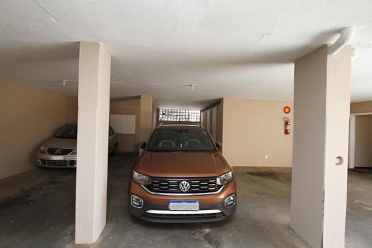 Garagem de apartamento à venda com 3 quartos, 196m² em Alto Caiçaras, Belo Horizonte