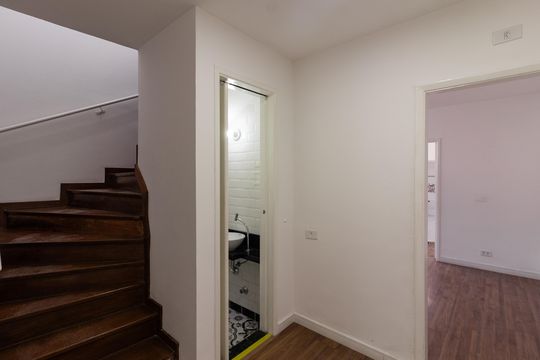 Escada de casa à venda com 4 quartos, 190m² em Alto da Lapa, São Paulo