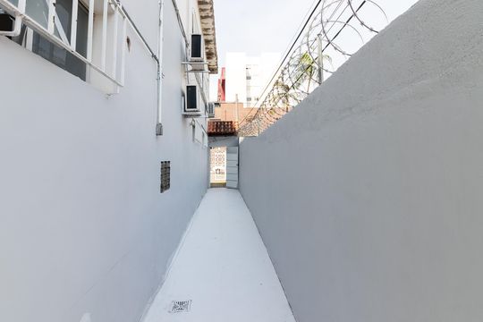 Área externa de casa à venda com 4 quartos, 190m² em Alto da Lapa, São Paulo