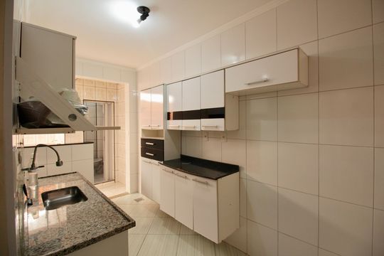 Cozinha de apartamento para alugar com 2 quartos, 120m² em Gonzaga, Santos