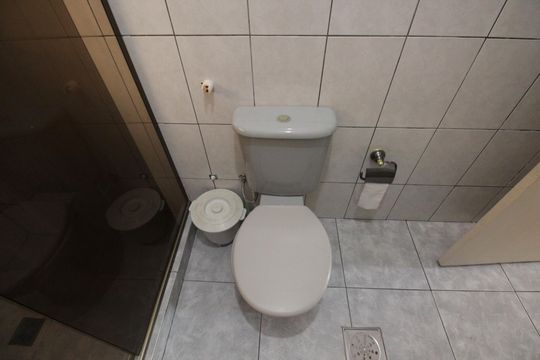 Banheiro de apartamento para alugar com 2 quartos, 120m² em Gonzaga, Santos
